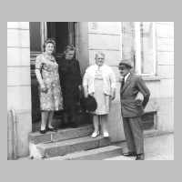 051-1006 Frieda, Liesbeth, Herta und Franz Nuckel treffen sich nach 1945 in Wismar. .jpg